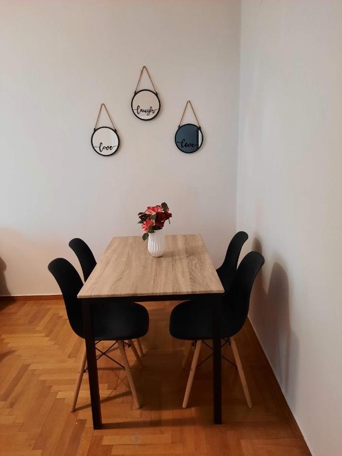 קלמאטה Cosy Apartment In The Heart Of The City מראה חיצוני תמונה